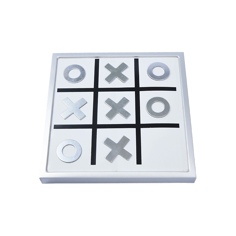 Izdanje za stolno računalo Moderna metalna igra Tic-Tac-Toe